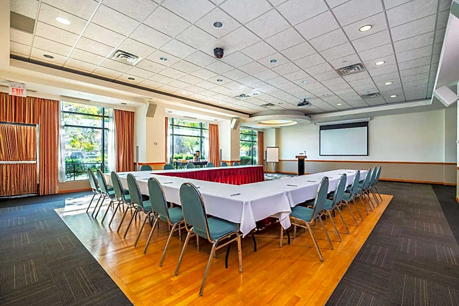 Grand Park Hotel Vancouver Airport, Ascend Hotel Collection
