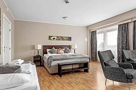 Suite with King Bed and Sofa Bed - Non-Smoking