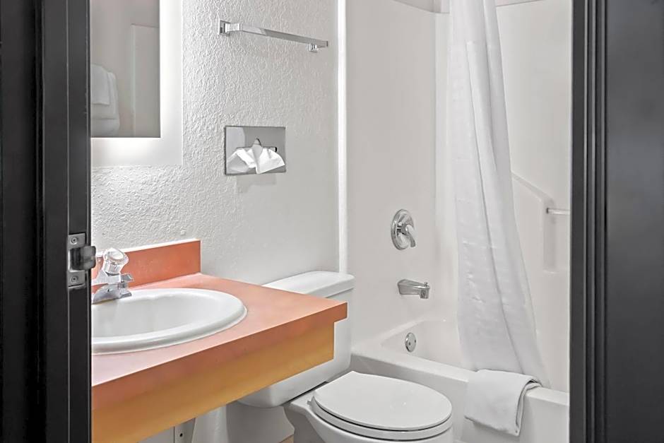 Super 8 by Wyndham Santa Rosa