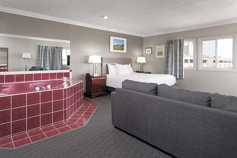 Travelodge by Wyndham Grande Prairie