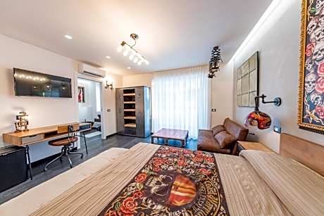 Deluxe Triple Room with Side Sea View