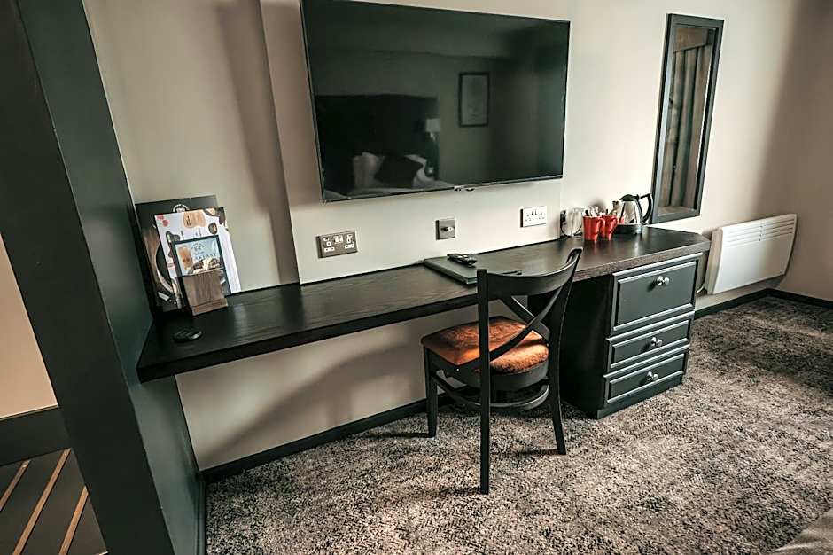 Cat & Lion Country Pub and Hotel