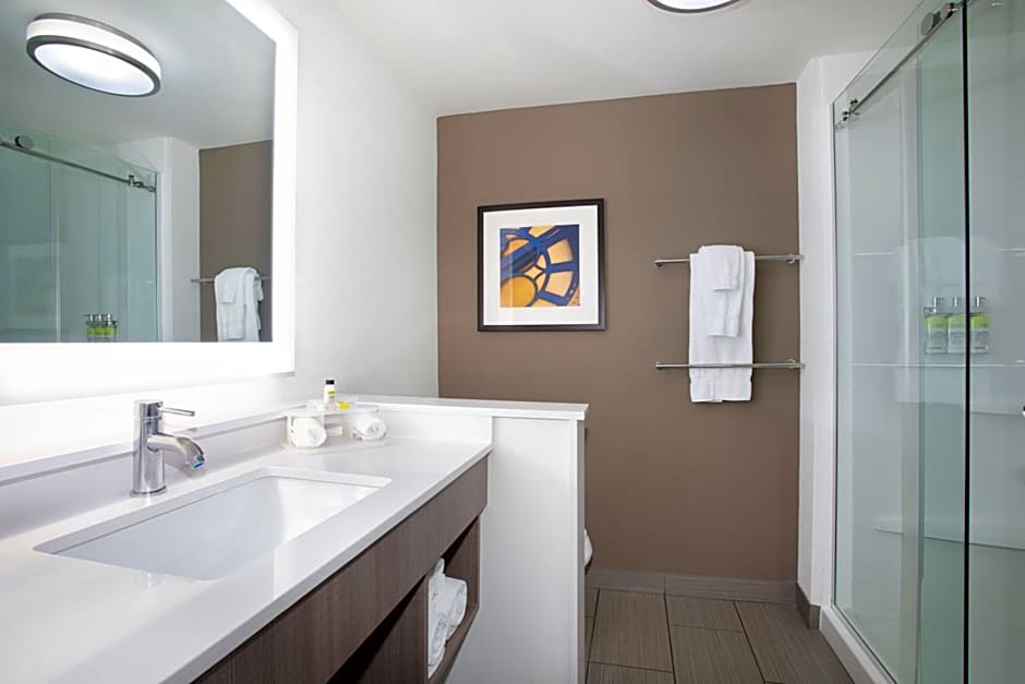Holiday Inn Express & Suites Great Bend By IHG