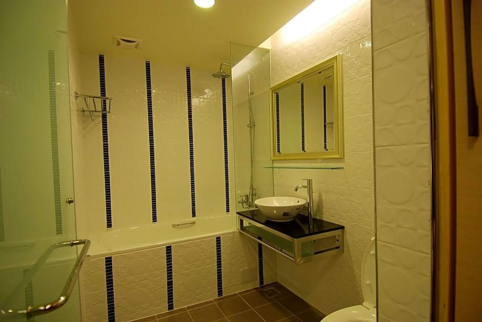 LOVE HOTEL