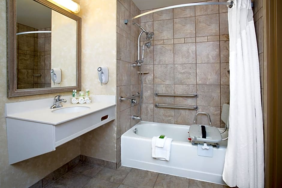 Holiday Inn Express Hotel & Suites Minot South, an IHG Hotel