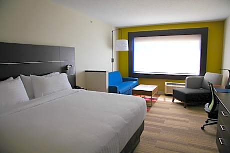 One Bedroom King Suite with Sofa Bed - Non-Smoking