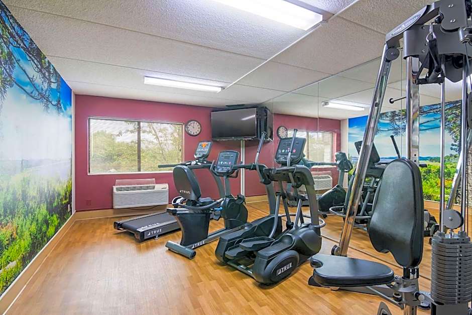 Clarion Pointe Jamestown - Falconer