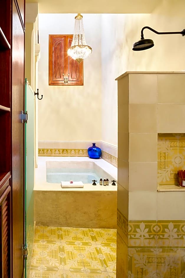 Casa Lecanda Boutique Hotel