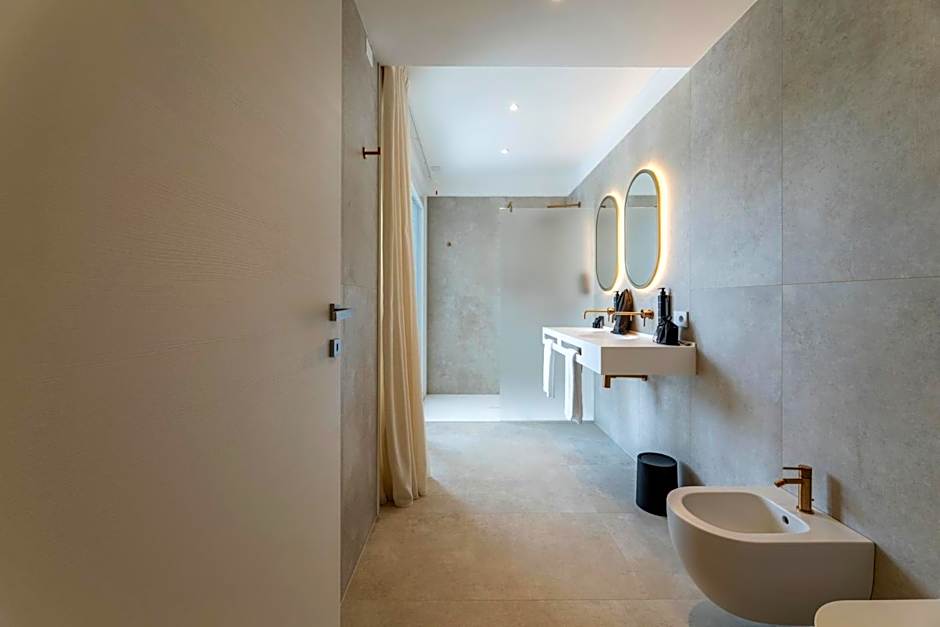 Hi Hotels Sirmione - Lakeview Pool