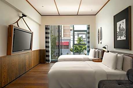Flow Twin Room with City View