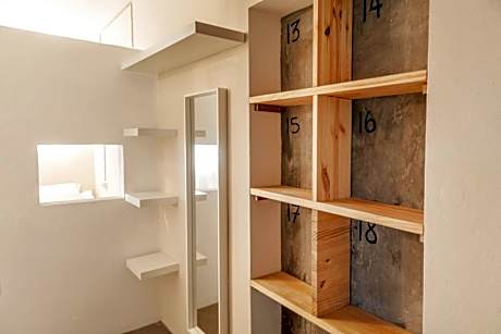 Single Bed in Mixed Dormitory Room