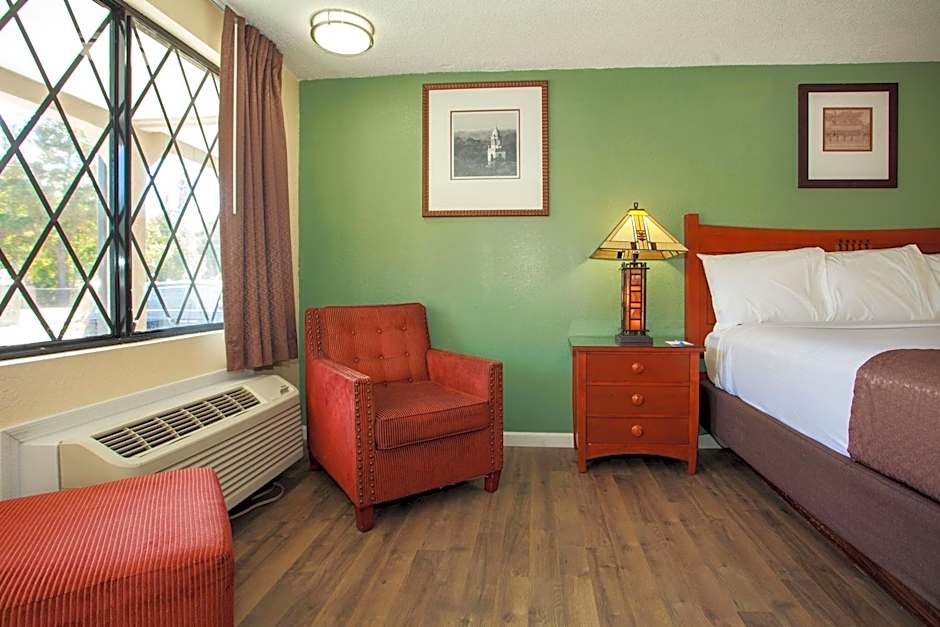 Travelodge by Wyndham Macon West