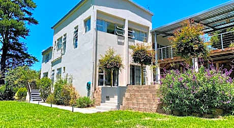 96 Meent Guest House