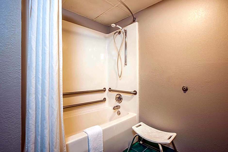 Super 8 by Wyndham Sevierville Riverside