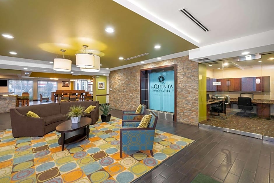 La Quinta Inn & Suites by Wyndham Houston Willowbrook