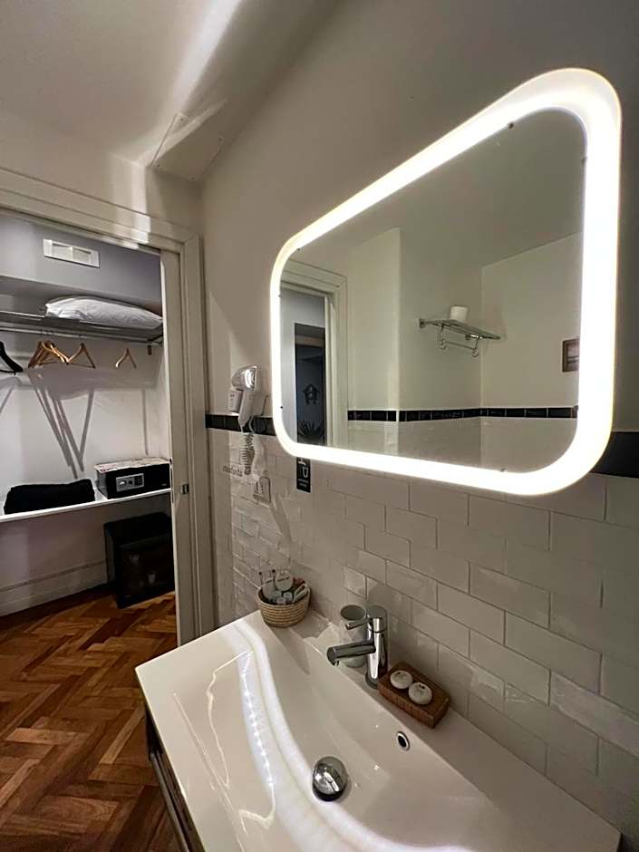 Athena Guest House