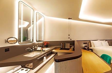 Deluxe Twin with Old Port View