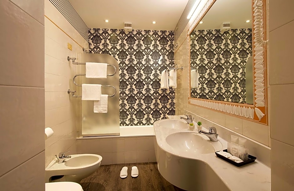 De La Pace- Sure Hotel Collection by Best Western