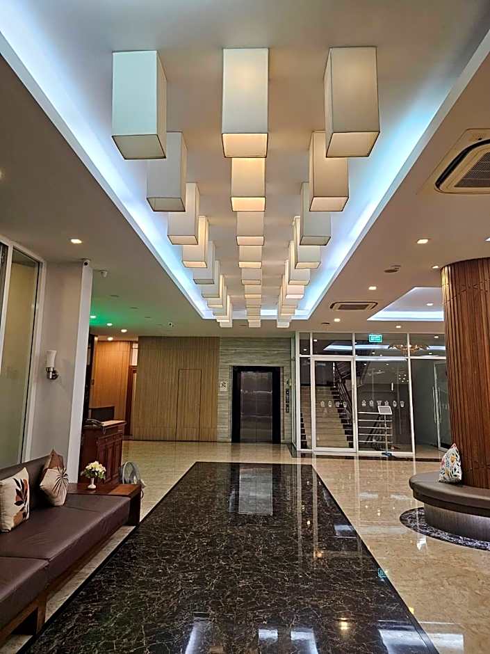 Vareena Palace Hotel