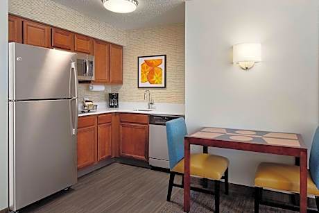 Suite, 1 Bedroom (Mobility/Hearing Accessible, Tub) (1 Queen Bed and 1 Double Sofa Bed)