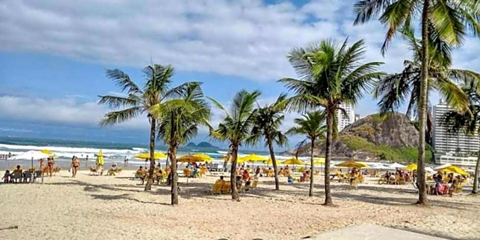 Apartamento Térreo - 40m da Praia - Enseada - Guarujá