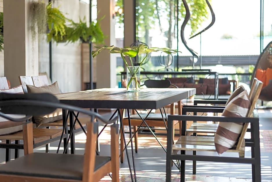 Amphawa Na Non Hotel & Spa