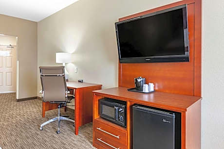 Queen Suite with Two Queen Beds - Non-Smoking