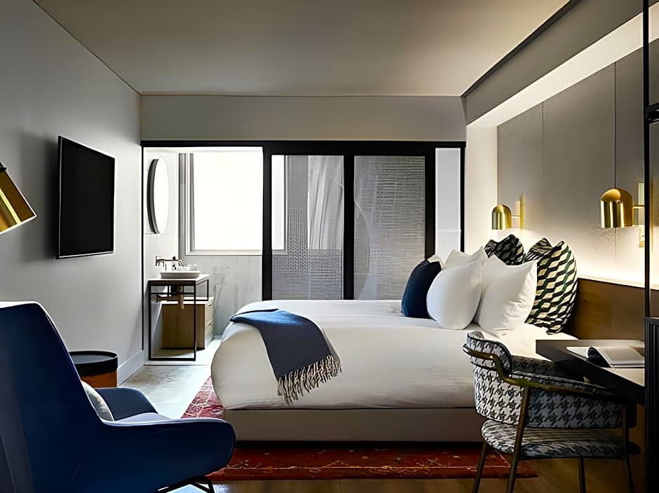 Photo 1 of 17 of Superior 1 King Bed