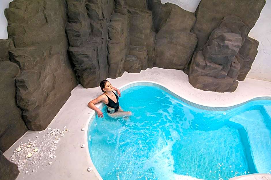 Acroterra Rosa Luxury Suites