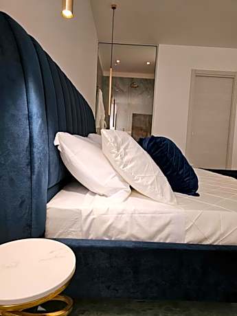 Queen Room with Spa Bath