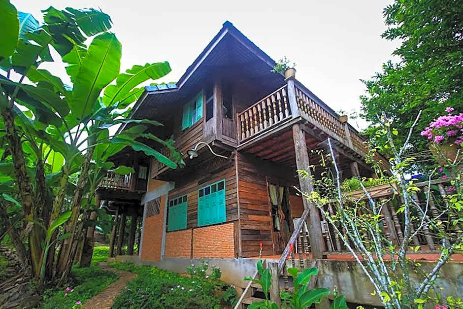 Lhongkhao Samoeng by Chi Villa