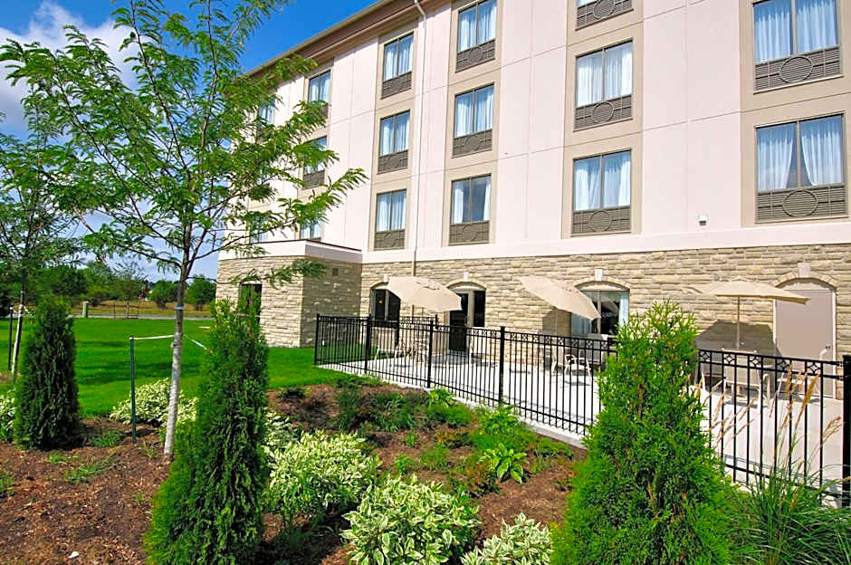Holiday Inn Express Hotel & Suites Ottawa Airport By IHG