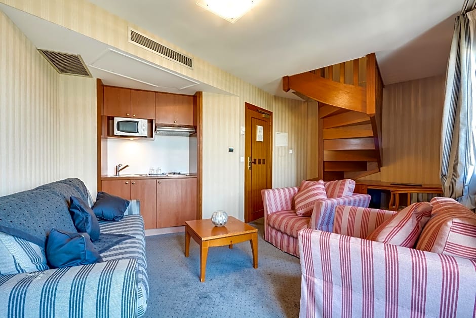 Villa Luxembourg – Paris, TX