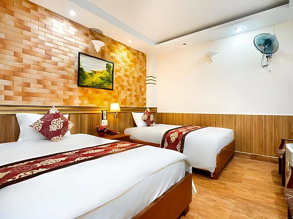 Queen Hotel Saigon Airport