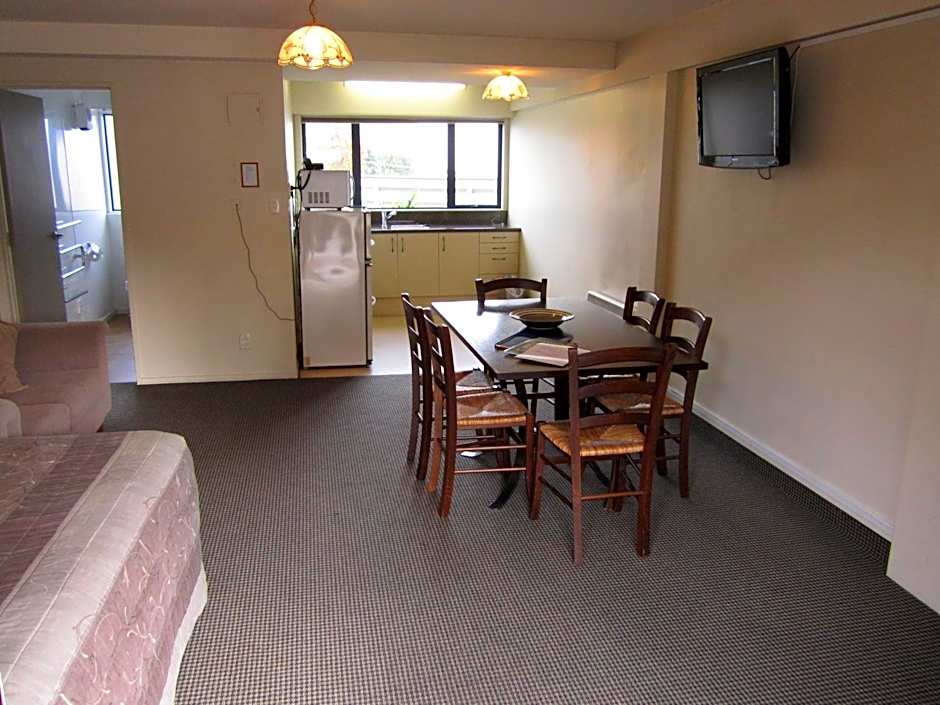 Four Seasons Motel