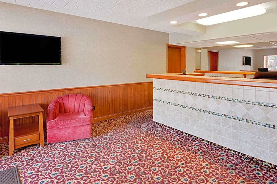 Super 8 by Wyndham Traverse City