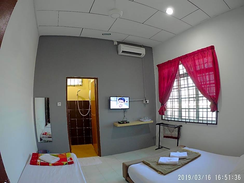 Semarak Beach Inn
