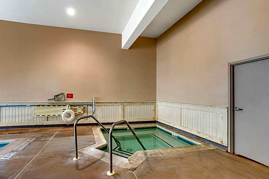 Best Western Plus Revere Inn And Suites