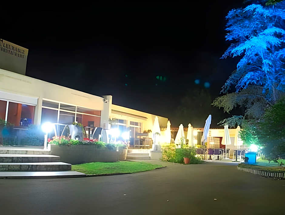 Logis Hotel & Restaurant Le Fleurance