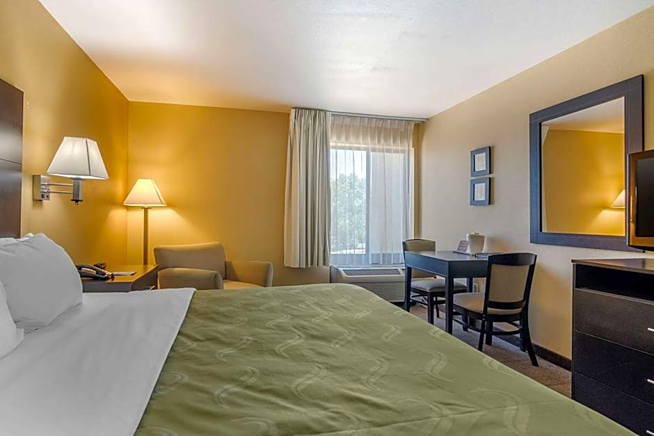Quality Inn & Suites Lenexa Kansas City