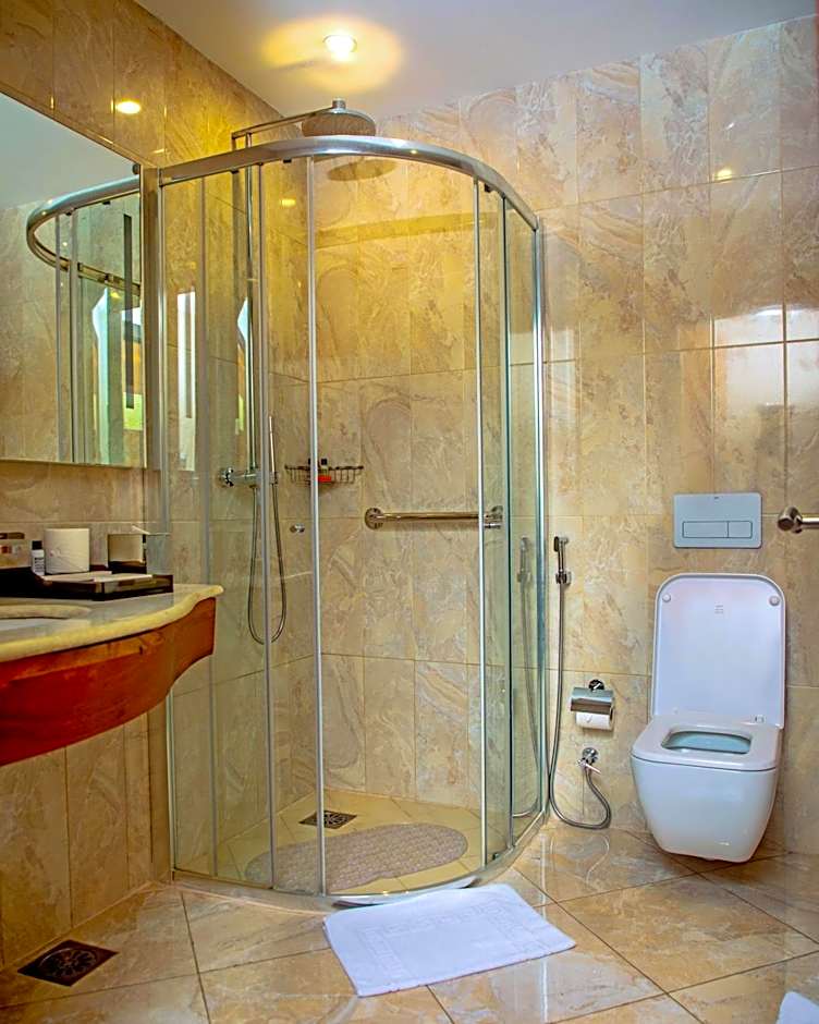 Golden Tulip Canaan Kampala