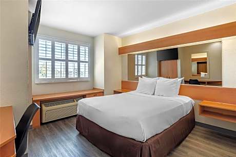 Queen Room with Bath Tub - Disability Access/Non-Smoking