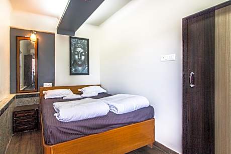 Air Conditioning Deluxe Double Room