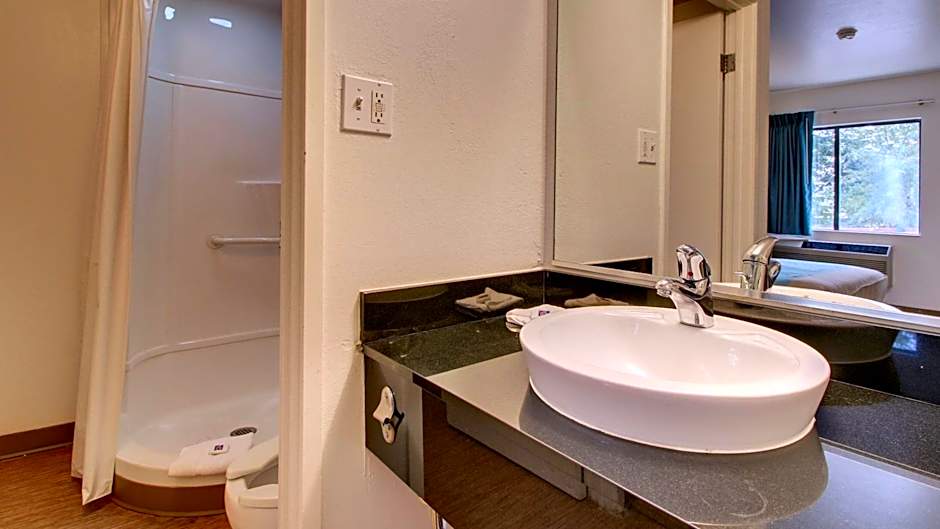 Motel 6-Des Moines, IA - North