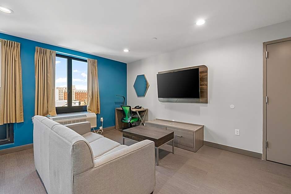 Holiday Inn Express And Suites Bronx NYC By IHG