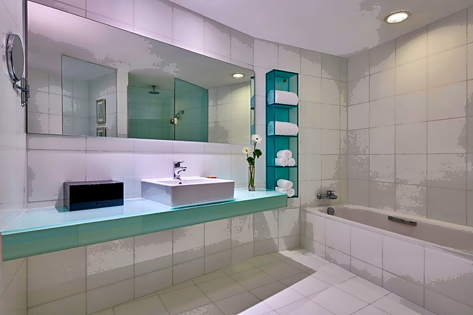 Crowne Plaza Zhuhai City Center By IHG