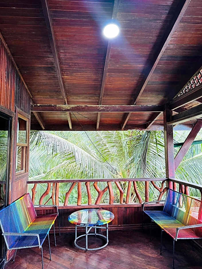 Hotel La Isla Inn
