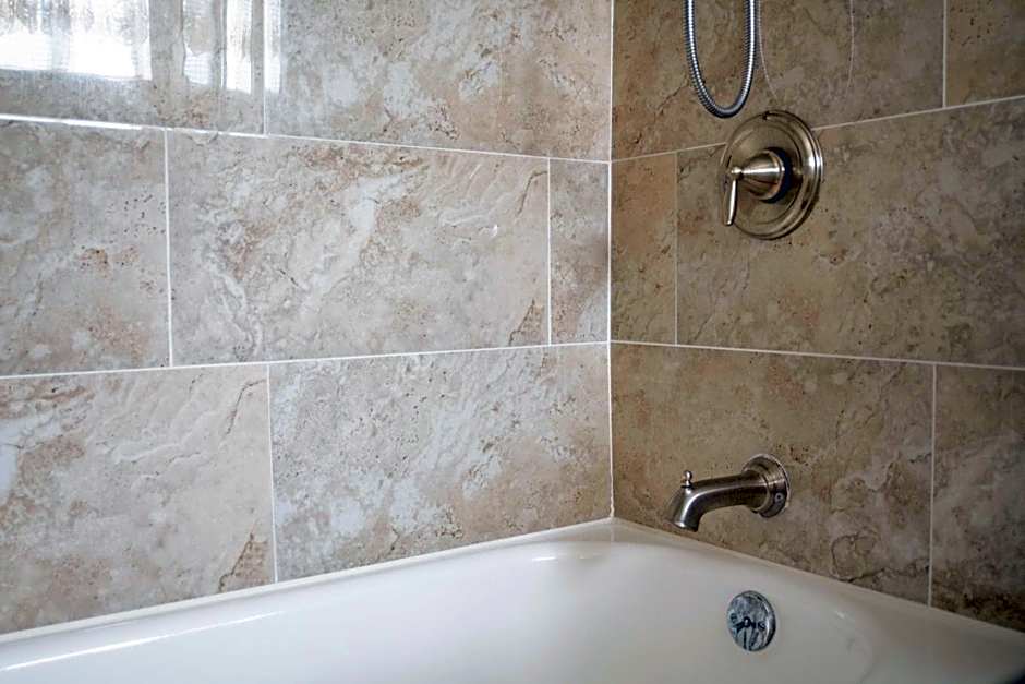 Mt Williamson Motel and Basecamp