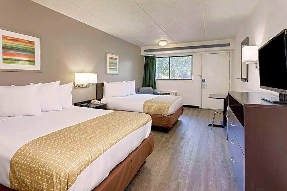 Travelodge by Wyndham College Park