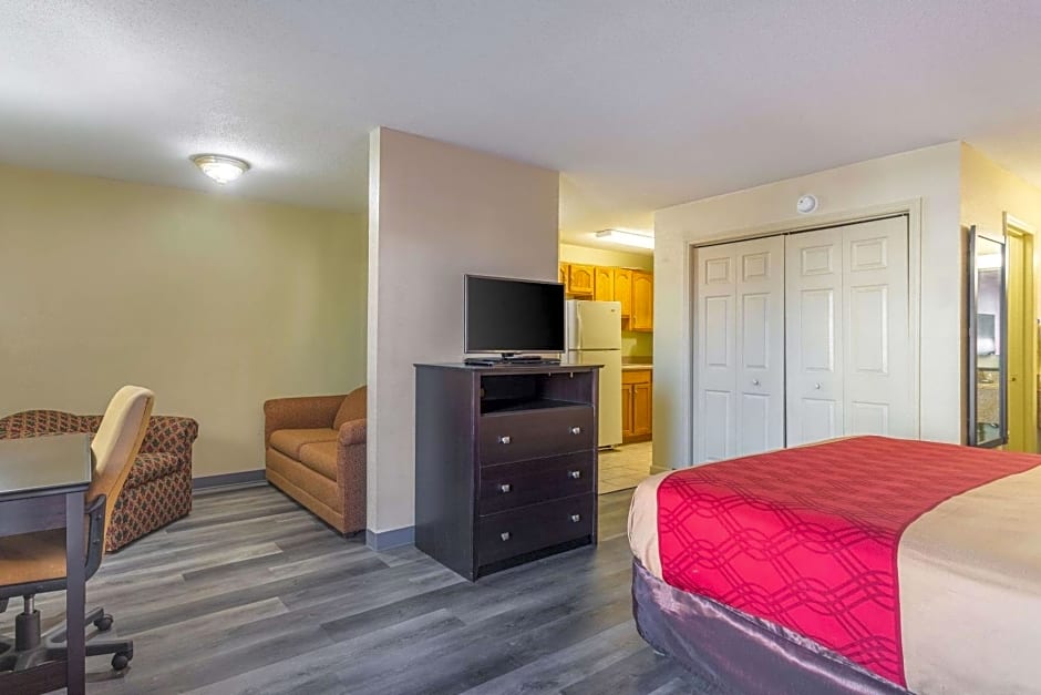 Econo Lodge Inn & Suite Clarksville